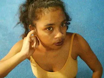 TriciaBella  live sex cam