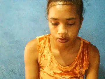 TriciaBella  live sex cam