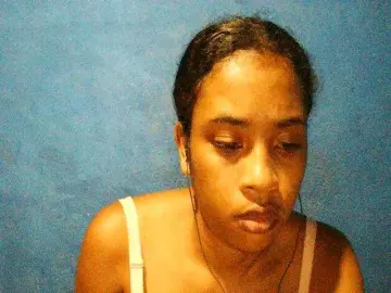 TriciaBella  live sex cam