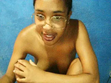 TriciaBella  live sex cam