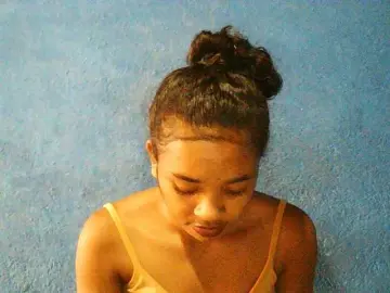 TriciaBella  live sex cam