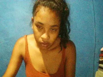 TriciaBella  live sex cam