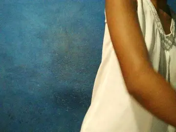 TriciaBella  live sex cam