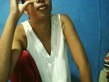 TriciaBella  live sex cam