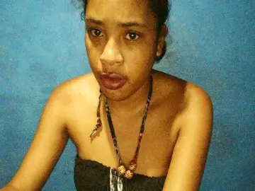 TriciaBella  live sex cam