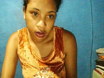 TriciaBella  live sex cam