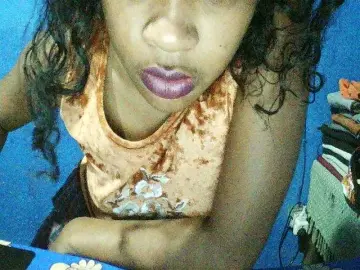 TriciaBella  live sex cam