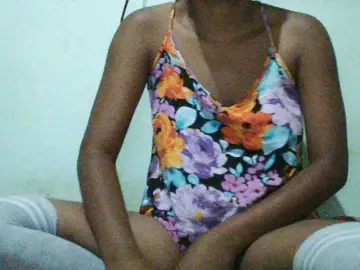 TriciaBella  live sex cam