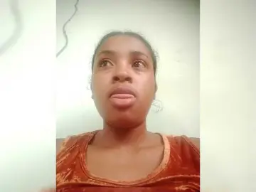 TriciaBella  live sex cam