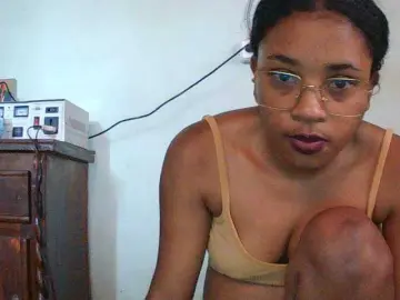 TriciaBella  live sex cam
