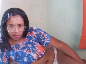 TriciaBella  live sex cam