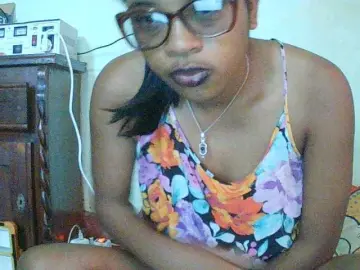 TriciaBella  live sex cam