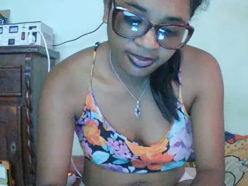 TriciaBella  live sex cam