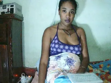 TriciaBella  live sex cam