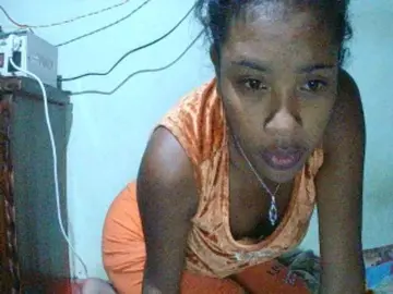 TriciaBella  live sex cam