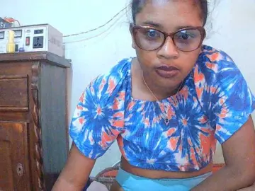 TriciaBella  live sex cam
