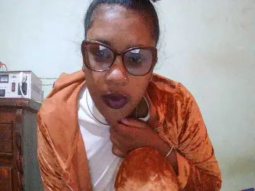 TriciaBella  live sex cam
