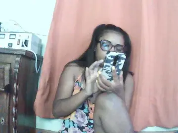 TriciaBella  live sex cam