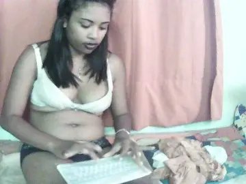 TriciaBella  live sex cam