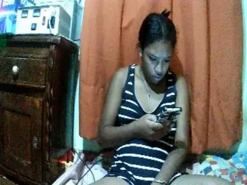 TriciaBella  live sex cam
