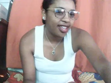 TriciaBella  live sex cam