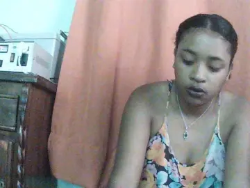 TriciaBella  live sex cam