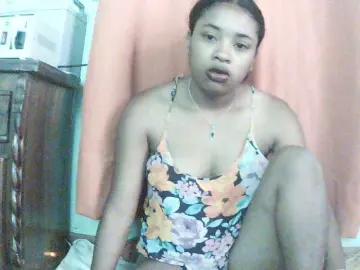 TriciaBella  live sex cam