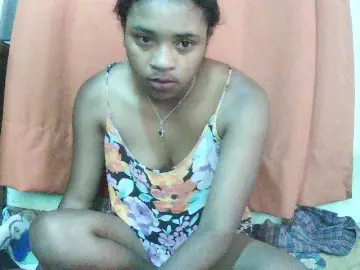 TriciaBella  live sex cam