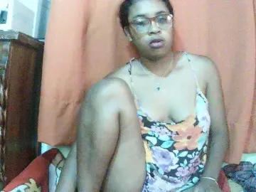 TriciaBella  live sex cam