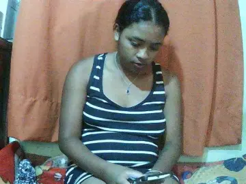 TriciaBella  live sex cam