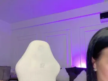 Ladycharm93  live sex cam