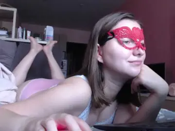 Urania33  live sex cam