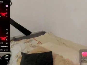 Moon77  live sex cam