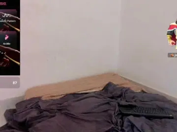 Moon77  live sex cam