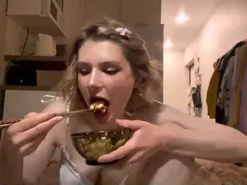 AideWaddick  live sex cam
