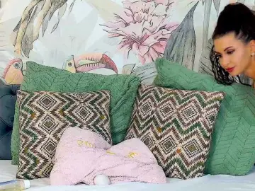 GoldCherry7  live sex cam