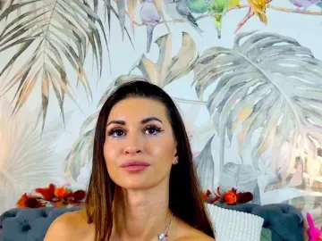 GoldCherry7  live sex cam