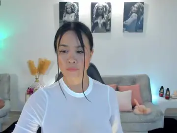 Puiyee13  live sex cam