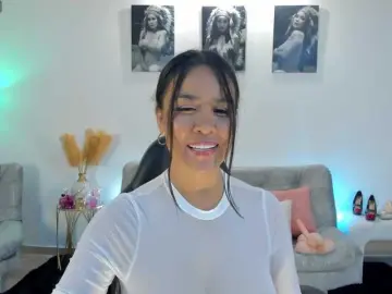 Puiyee13  live sex cam