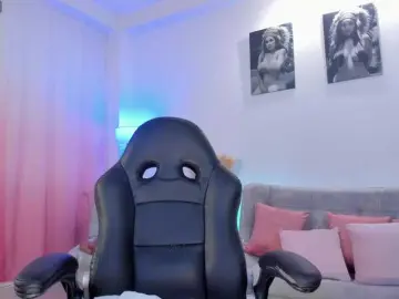 Puiyee13  live sex cam