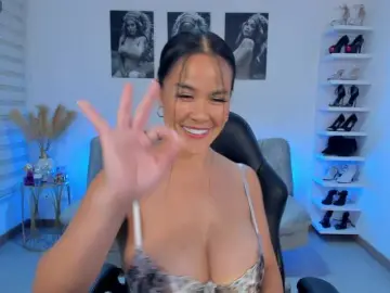 Puiyee13  live sex cam