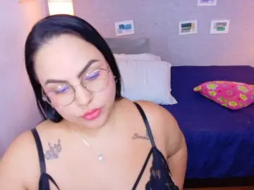 Curvy-sexyvalen  live sex cam
