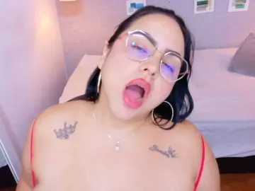Curvy-sexyvalen  live sex cam