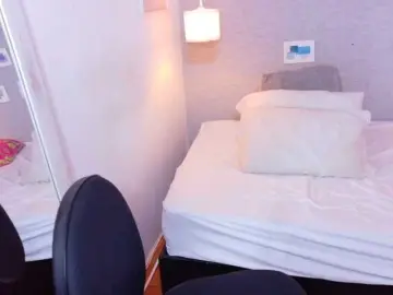 Curvy-sexyvalen  live sex cam