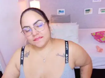 Curvy-sexyvalen  live sex cam