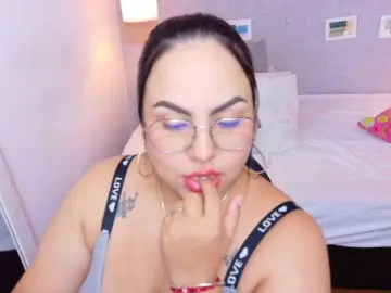 Curvy-sexyvalen  live sex cam