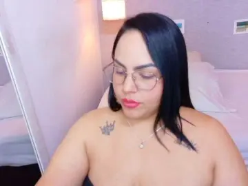 Curvy-sexyvalen  live sex cam