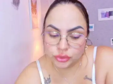 Curvy-sexyvalen  live sex cam