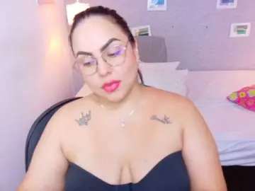 Curvy-sexyvalen  live sex cam