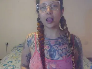 Lucy-dreams69  live sex cam